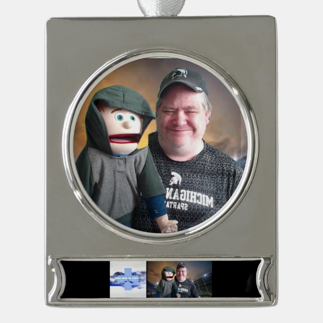 ADORNO CON RÓTULO PLATEADO BIBLENKJV.COM™ 🛐 (Anverso)