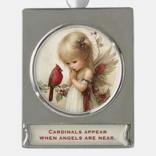 Adorno Con Rótulo Plateado Cardenales Aparecen – Recuerdo Angelical de Navida