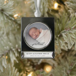 Adorno Con Rótulo Plateado Clásico Vintage Black Script Baby First Noel Photo<br><div class="desc">Clásica caligrafía de escritura negra vintage El primer ornamento simple de foto Minimalista de Noel del bebé, el ornamento de Navidad. El fondo base se puede cambiar al color que elija para que coincida con su foto. La mayoría del texto es editable. Obra de arte diseñada / original por fat*fa*tin....</div>