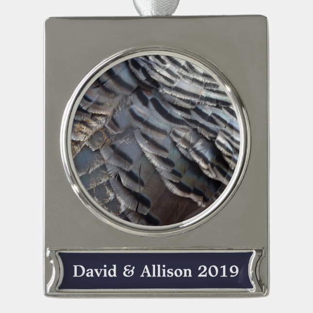 Adorno Con Rótulo Plateado El diseño de la naturaleza abstracta de los plumas (Anverso)