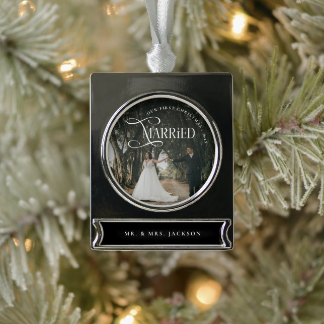 Adorno Con Rótulo Plateado First Christmas Married Mr & Mrs Couples Photo  (Árbol)
