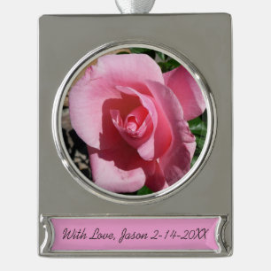 Adorno Con Rótulo Plateado Jardín soleado de rosa rosa
