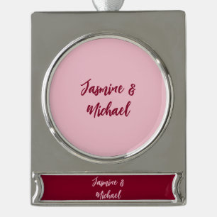 Adorno Con Rótulo Plateado Lindo Rojo Burdeos Minimalista Caligrafía Nombre P