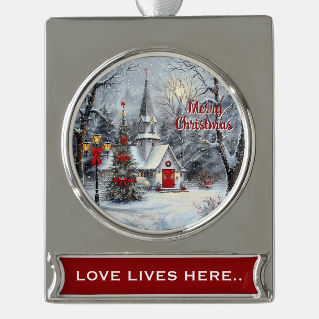 Adorno Con Rótulo Plateado Love Lives Here – Snowy Church Christmas  (Anverso)
