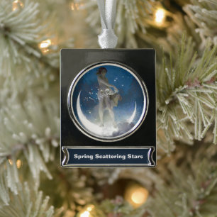 Adorno Con Rótulo Plateado Luna diosa en las estrellas que dispersan la noche