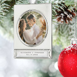 Adorno Con Rótulo Plateado Moderno y elegante Boda de Novia y Groom<br><div class="desc">Ornamento moderno elegante de fotos de novias y Bodas de Groom</div>