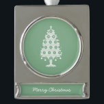 Adorno Con Rótulo Plateado Ornamento de árbol de Navidad de Winter Knit<br><div class="desc">El diseño del árbol de Navidad Winter Knit fue creado por Eggplant y Purple usando medios mixtos. Este diseño festivo incluye un árbol de Navidad con un patrón de cuchillos de invierno. Si desea colores personalizados o asistencia para el diseño,  no dude en ponerse en contacto conmigo en aubergineandpurple@gmail.com.</div>