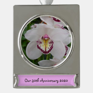 Adorno Con Rótulo Plateado Orquídea Blanca II Elegante Floral