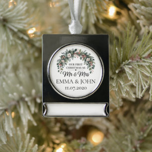 Adorno Con Rótulo Plateado Personalizado Nuestra Primera Navidad Como Sr. y S