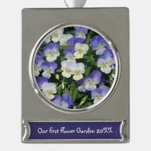 Adorno Con Rótulo Plateado Purple Pansies Garden Floral