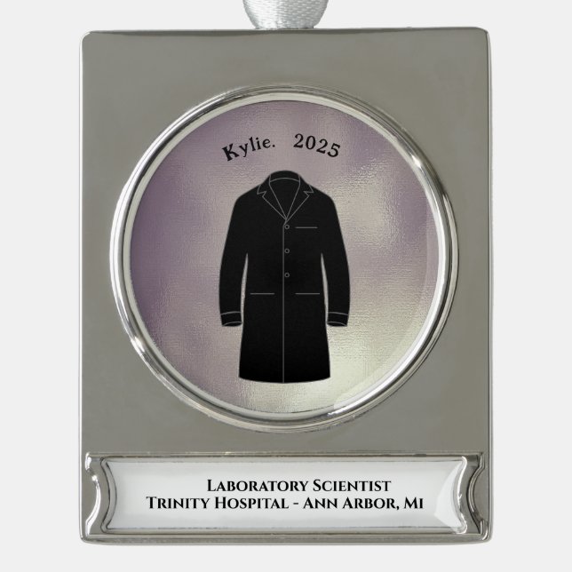 Adorno Con Rótulo Plateado Recuerdo de la Ceremonia de la Bata de Laboratorio (Anverso)