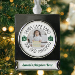 Adorno Con Rótulo Plateado Regalo de adopción "Santa llegó temprano" Nuestros<br><div class="desc">¡Este adorno de adopción "Santa Came temprano" celebra tu primera navidad como una familia para siempre! Este adorno fotográfico personalizado se convertirá en un preciado conservador en los años venideros.</div>