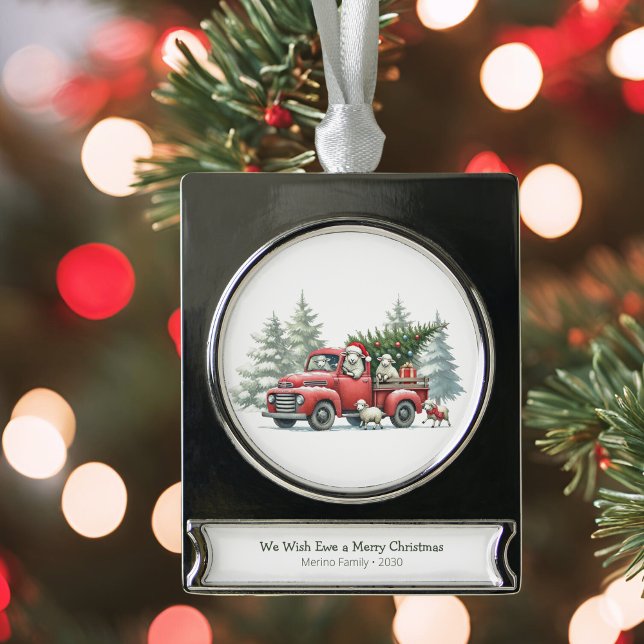 Adorno Con Rótulo Plateado Rústico Camión Rojo Tema (silver frame "we wish ewe a merry christmas" rustic vintage red truck ornament)