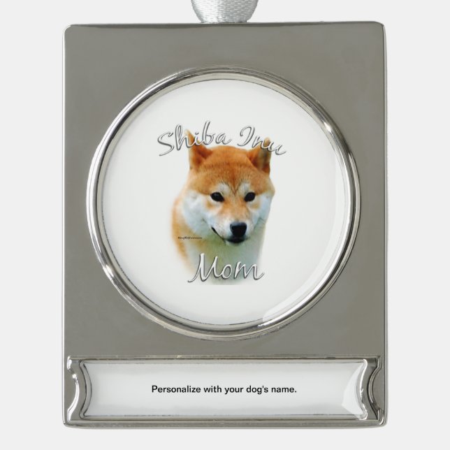 Adorno Con Rótulo Plateado Shiba Inu Mom 2 (Anverso)