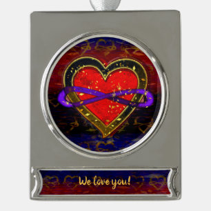Adorno Con Rótulo Plateado Símbolo artístico de bandera poliamoria del corazó