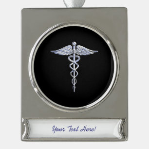 Adorno Con Rótulo Plateado Símbolo médico cromado como Caduceus