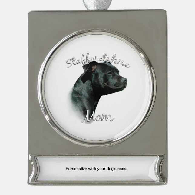 Adorno Con Rótulo Plateado Staffordshire Bull Terrier Mom 2 (Anverso)