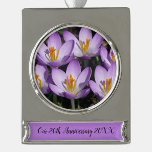Adorno Con Rótulo Plateado Sunny Purple Crocuses