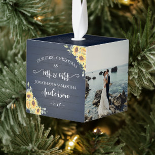 Adorno Cúbico 1.ª Navidad como Sr. y Sra. Blue Wood Sunflowers