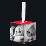 Adorno Cúbico Baby First Christmas 5 Fotos Red Name Birdate<br><div class="desc">NOTA, puede ver una señal de advertencia cuando elija este diseño, que es simplemente un recordatorio de intercambiar en su propia foto antes de la compra. Un adorable adorno para mostrar tus cinco fotos favoritas de tu bebé recién nacido en su primera Navidad y como un súper recuerdo en los...</div>
