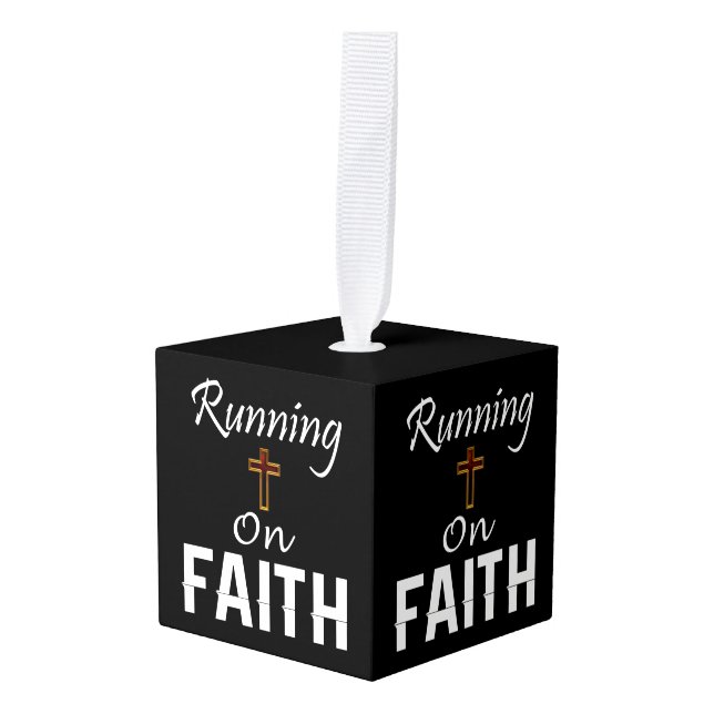 Adorno Cúbico Corriendo con Faith Runner (Anverso en perspectiva)