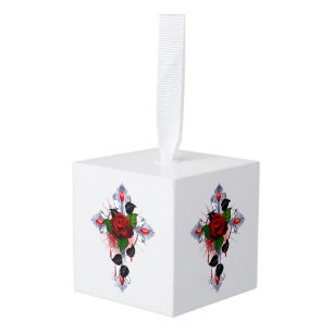 Adorno Cúbico Cruz de Plata con una Rosa Roja
