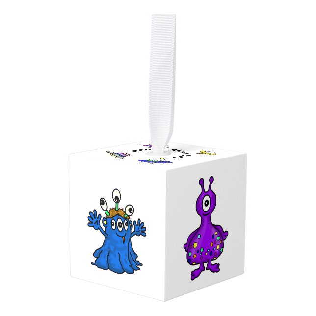 Adorno Cúbico Cute Aliens Cube Ornament (Anverso en perspectiva)