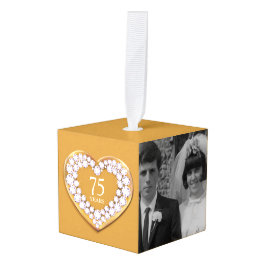 Adorno Cúbico El corazón del 75 aniversario del oro ahora en ese