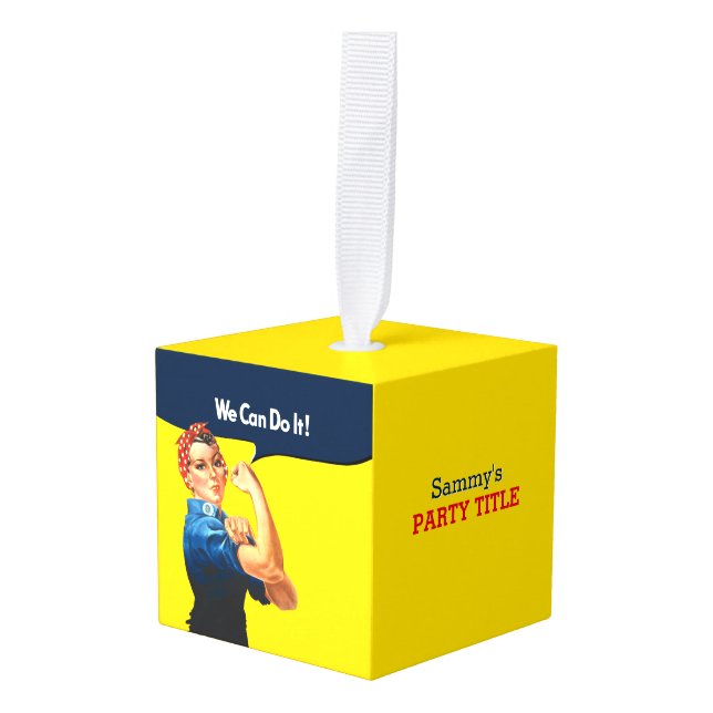 Adorno Cúbico Es tu Personalizado Rosie Fiesta la que personaliz (Anverso en perspectiva)