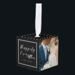 Adorno Cúbico Feliz nunca después de casar personalizado del<br><div class="desc">Feliz siempre después en diseño elegante de la escritura de la tipografía con nombres de novia y del novio,  casando la fecha y cuatro de sus fotos. ¡Regalo de boda o recuerdo hermoso!</div>