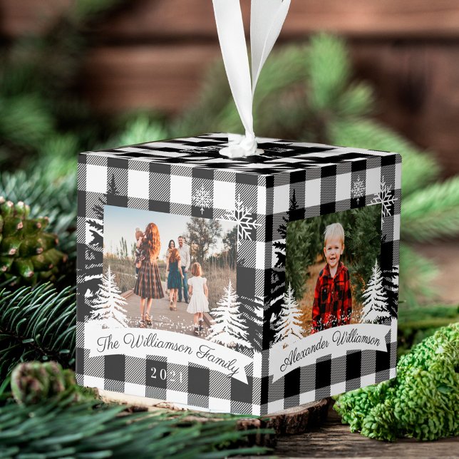 Adorno Cúbico Fotos de la familia Black Buffalo Plaid Rustic Pin (Black Buffalo Plaid Rustic PineTrees Family Photos Cube Ornament)
