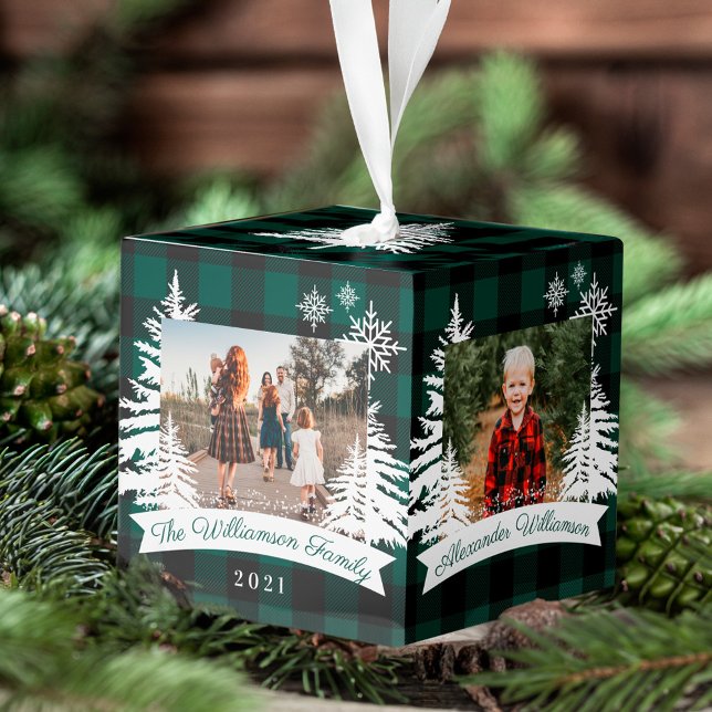 Adorno Cúbico Fotos de la familia Green Buffalo Plaid Rustic Pin (Green Buffalo Plaid Rustic PineTrees Family Photos Cube Ornament)