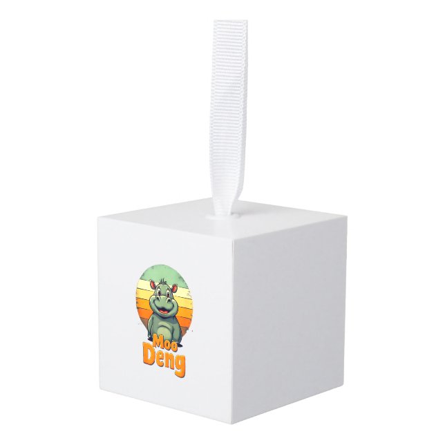 Adorno Cúbico Hombres Moo Deng_ Bebé Adorable Hippo Retro Sunset (Anverso en perspectiva)