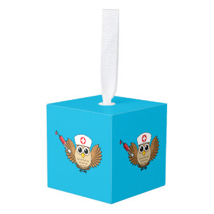 Adorno Cúbico Lechuza de enfermera con Personalizado de jeringas
