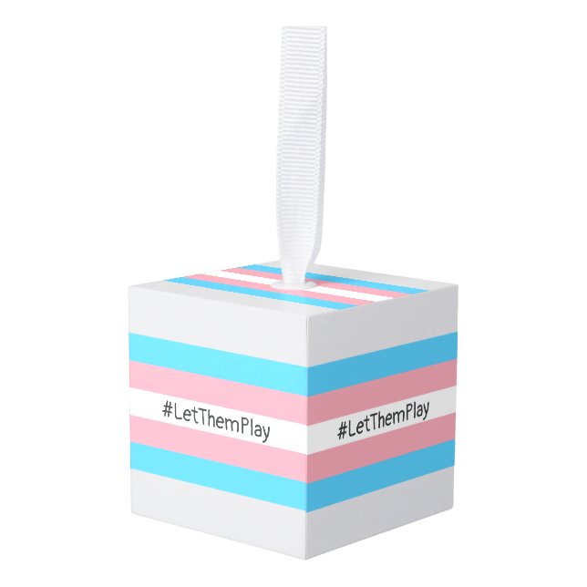 Adorno Cúbico #LetThemPlay atletas transgénero transgénero bande (Anverso en perspectiva)