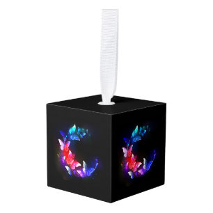 Adorno Cúbico Mariposas nocturnas de neón brillante sobre fondo 