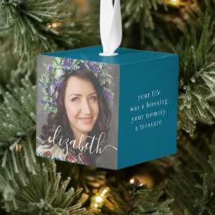 Adorno Cúbico Memorial En La Memoria Elegante Foto Clásica