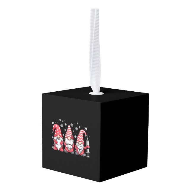 Adorno Cúbico Navidades de enfermería Gnomes Cute Xmas Scrub (Reverso en perspectiva)