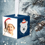 Adorno Cúbico Navidades de plantillas de fotos de niños de oso p<br><div class="desc">Este adorable adorno de cubo es personalizado sólo para sus hijos, con dos lados que tienen sus fotografías. Además de las imágenes fotográficas, un lado tiene un adorable oso oso polar blanco con un gorra rojo y blanco calcinado. El retrato del oso se coloca sobre un fondo azul. El otro...</div>