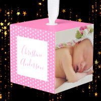 Niña recién nacida con estadísticas de nacimiento 