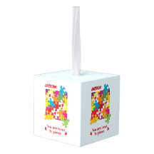 Niño de cumpleaños rompe el amor a las piezas