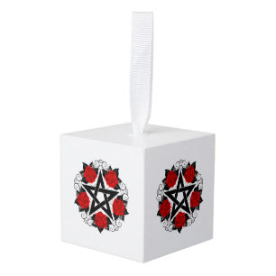 Adorno Cúbico Pentagram con rosas rojas