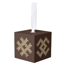 Adorno Cúbico Personalizado de la etnia báltica marrón pixelado