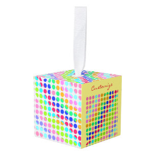 Adorno Cúbico puntos de polka multicolor