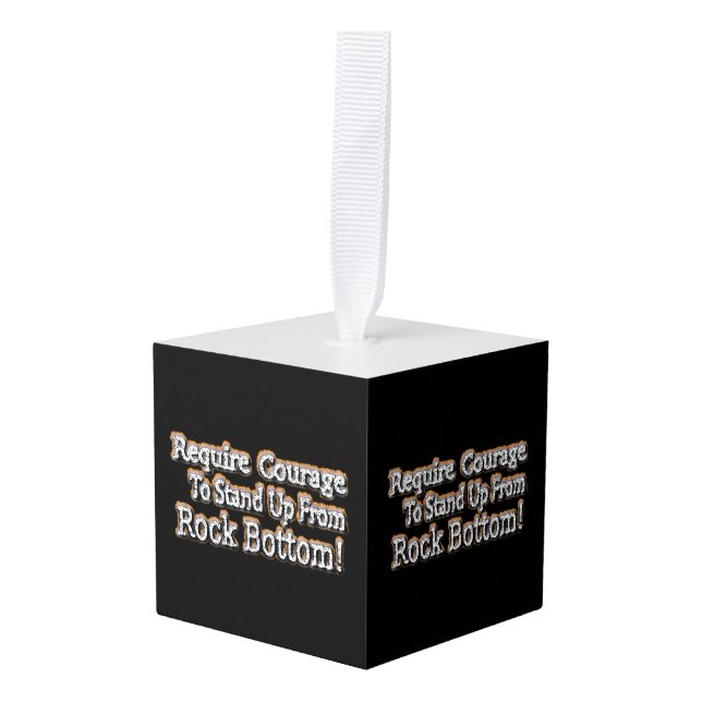 Adorno Cúbico "Requerir Valor" Diseño Cuto. ¡Hazte con una en Za (Anverso en perspectiva)