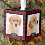 Adorno Cúbico Rústico Búfalo Rojo Tapado Perro Cachorro 4 Mascot<br><div class="desc">Decoren su árbol o envíen un regalo especial con este adorable adorno de festividad personalizado mascota. Este adorno de navidad mascota cuenta con un rústico panel de mantas de búfalo rojo, etiquetas con nombres de pizarra y cubierta de pizarra, 4 de sus fotos favoritas. Añade la foto de tu perro...</div>