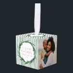 Adorno Cúbico Saludos de temporada cortina de color de agua   fo<br><div class="desc">Saludos de temporada color de agua corona   decoración de cubo de fotos de rayas. Soy un regalo ideal para la familia. Diseño festivo rojo y verde.</div>