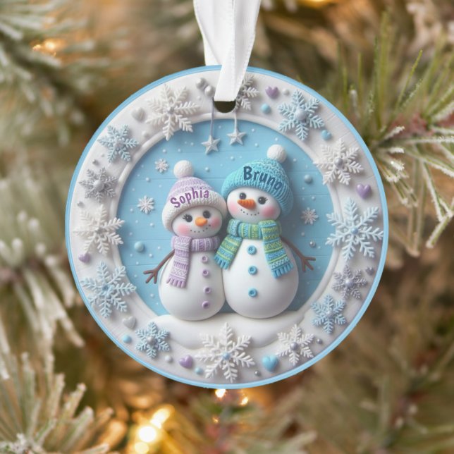 Adorno Custom name 2D Snowmen Couple Ornament (Árbol)
