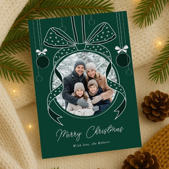 Adorno de bola de Navidad con lazo único Una foto (elegant whimsical bows Christmas ornament photo holiday cards in green and white)