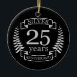 Adorno De Cerámica 25 años del boda plateado<br><div class="desc">Un diseño para celebrar 25 años de matrimonio. Este diseño tiene un diseño de laurel de color plateado (gris) sobre un fondo negro. La plata es el regalo tradicional para esta ocasión. El texto dice el aniversario de Silver 25 años. Un diseño romántico para celebrar tu 25 aniversario de matrimonio....</div>